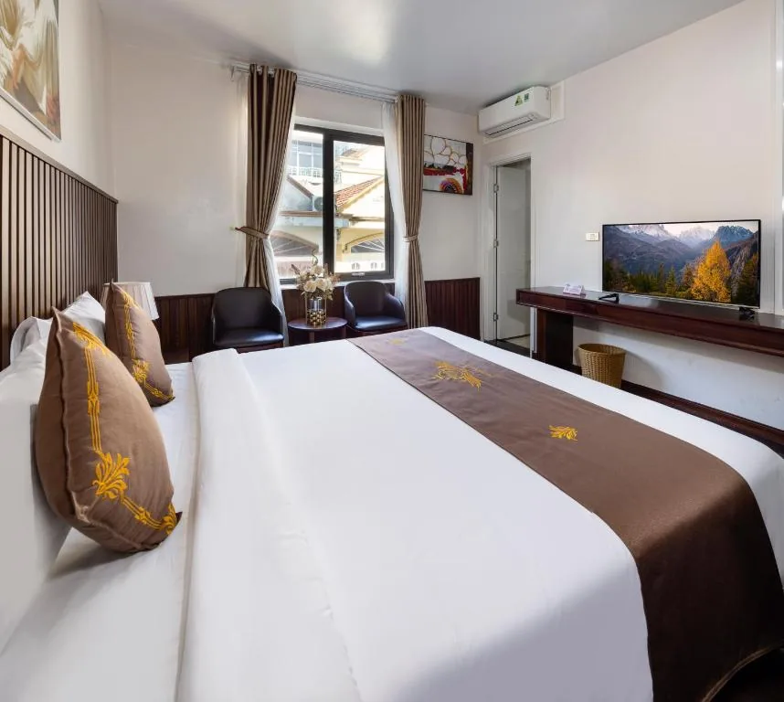 Deluxe Queen Room — Diamond Luxury Hotel